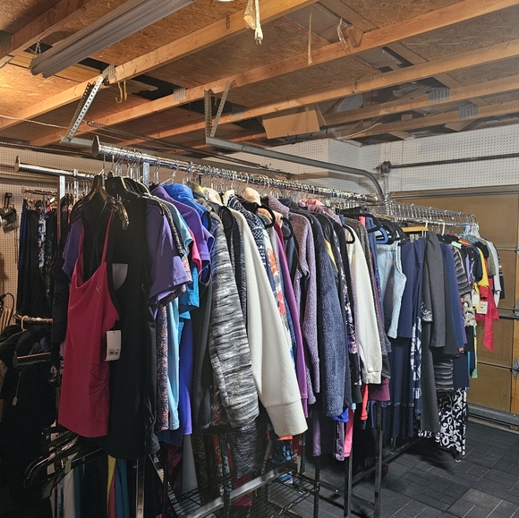 Meet your Posher, Jan - Picture 2 of 7